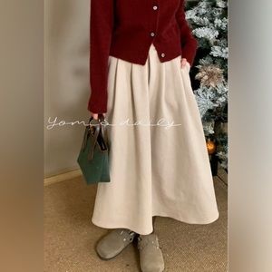 Beige thin layer fleece skirt with pockets